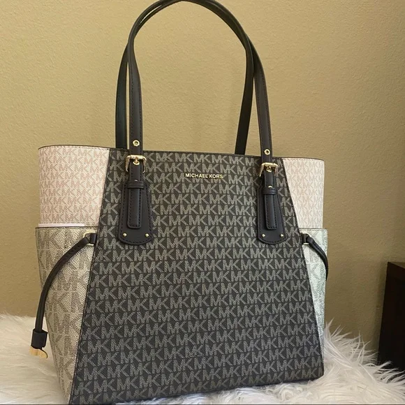 Last one✨Michael Kors large voyager shoulder tote bag - Picture 9 of 16